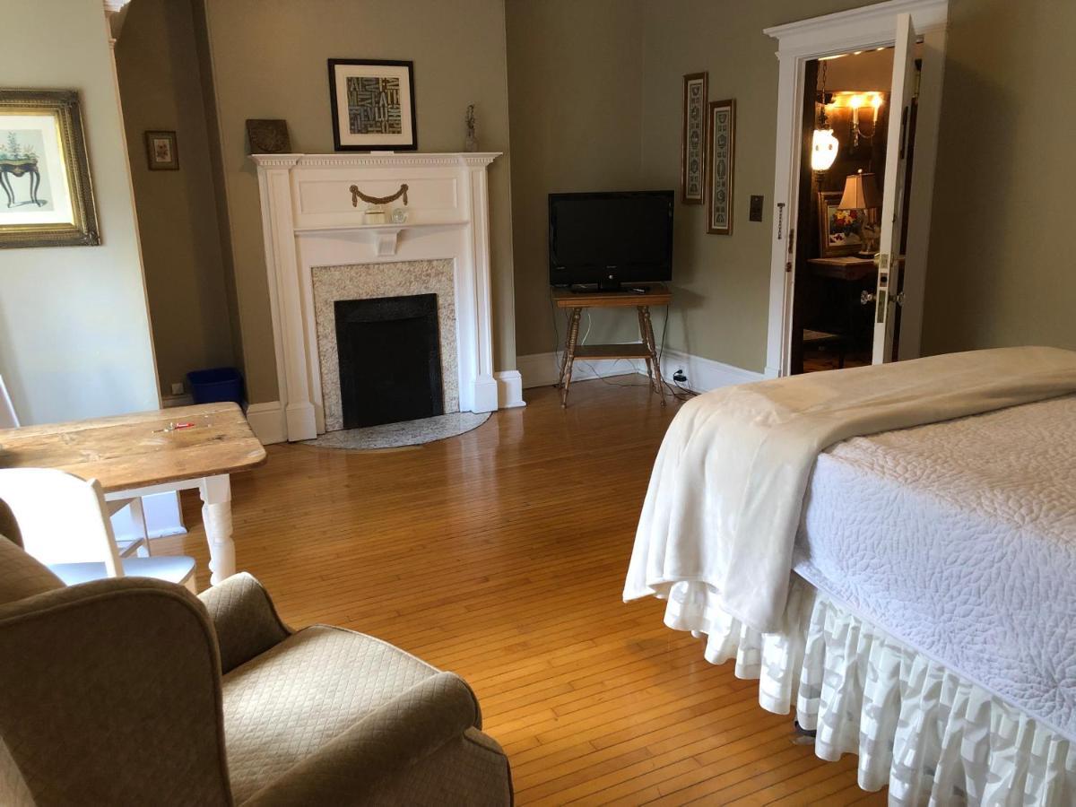 Bed and Breakfast Leaside Manor San Juan de Terranova Exterior foto